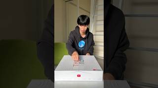 YouTubeから巨大な謎の箱が届いた！